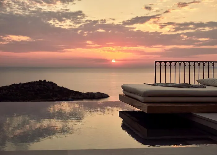 Rebek Luxury Villas & Suites