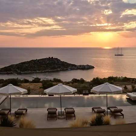 Rebek Luxury Villas & Suites *