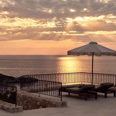 Rebek Luxury Villas & Suites Apartament